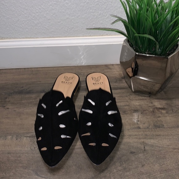 BEAST FASHION BLACK CUT OUT MULE FLATS - Picture 2 of 5